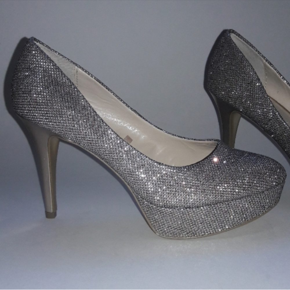 NWOT GUESS | Platform Glittery Heels